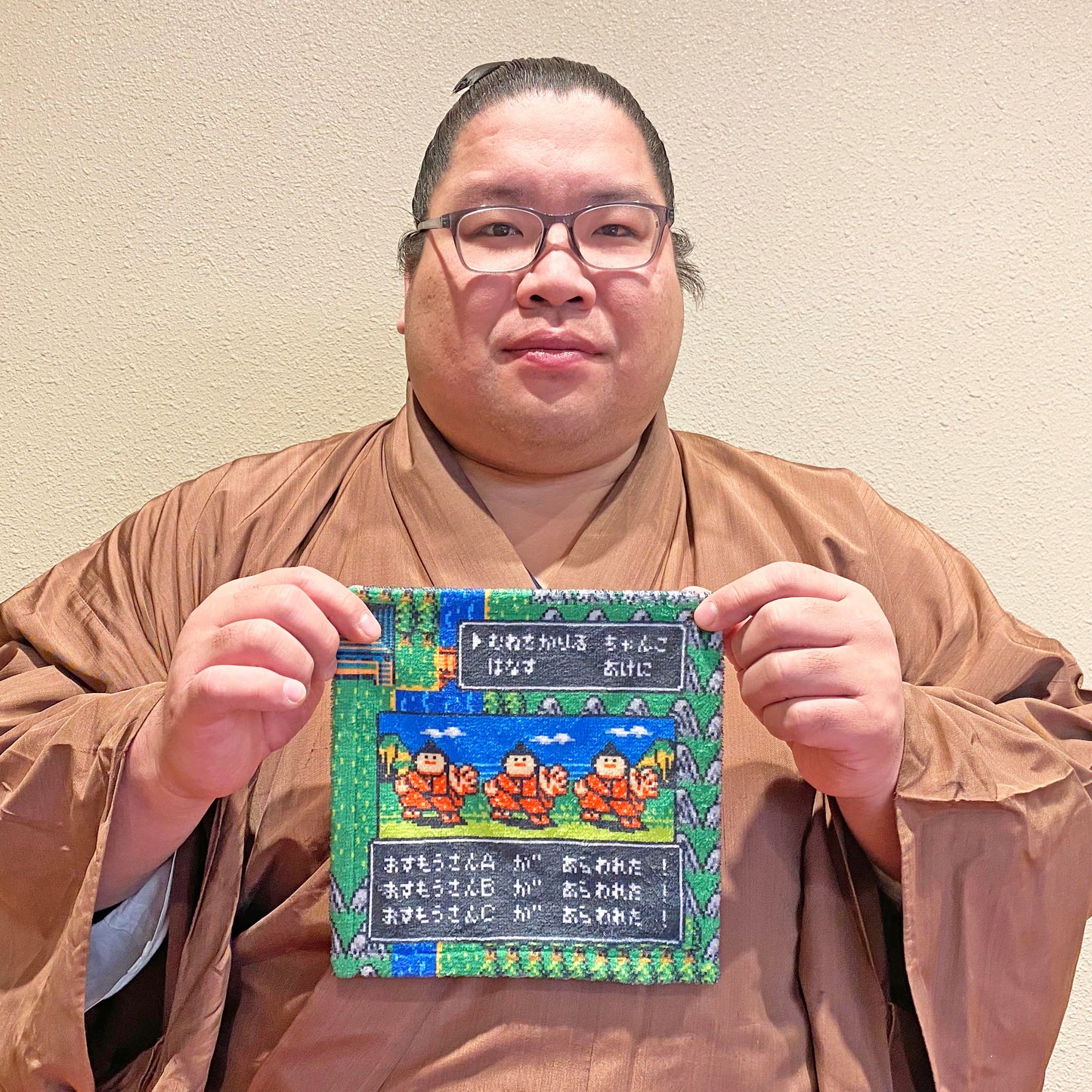 レトロゲーム風ミニタオル（おすもうさんがあらわれた！）
